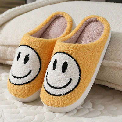 Claudia - Fluffy Feet Smiley-Pantoffeln