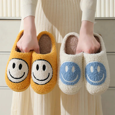 Claudia - Fluffy Feet Smiley-Pantoffeln